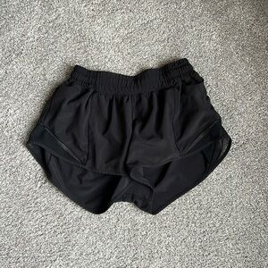 LULULEMON HOTTT HOT SHORTS “2.5, Size 4